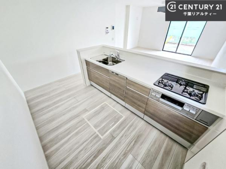 �L�b�`�� ��l�C�̑Ζʎ��V�X�e���L�b�`�����̗p���Ă��܂��I���Ƒ��̃R�~���j�P�[�V���������R�Ƒ�����݌v�ł��B
���q�l�ɂ��ڂ��͂��̂Ŋ������ł��ˁB���[�͂�����܂��I