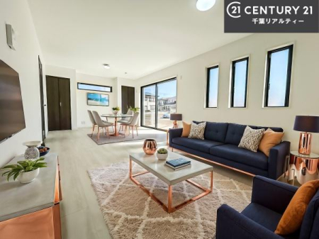 ���r���O �傫�ȑ����炽���Ղ�̗z���������閾�邢���r���O�B�J�����̂��郊�r���O�ŉƑ��c���̂��났�̎��Ԃ��߂����܂��B�Ƒ��݂�Ȃ̏Ί�̑�����LDK�ɂȂ肻���ł��ˁB