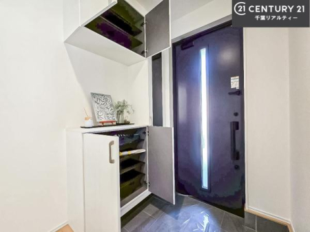 ���� �V���[�Y�{�b�N�X�t���Ȃ̂ŁA���ւ��Еt�����|�������₷���ł��I
�X�b�L���������ւŌ˂��J�����u�ԁA�������̂���S�n������Ԃ��o�}���Ă���܂��B

