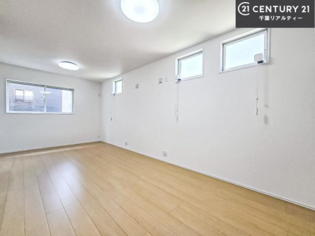 ���r���O�ȊO�̋��� �V���v���Ƀf�U�C������Ă��邽�߁A�Ƌ��I�т܂���I
���C�ɓ���̉Ƌ��u���Ă��낰���Ԃ���邱�Ƃ��ł��܂��B