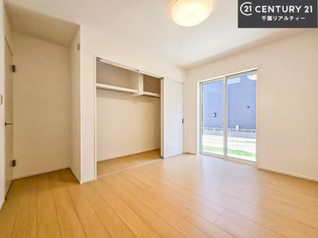 �m�� ���邭���ʂ��̗ǂ������ł��B�u�V���v���v�Ƀf�U�C�����ꂽ�����B���R�x�������̂ŉƋ�⃌�C�A�E�g�ł��D�݂̋�Ԃ�n��グ���܂��B