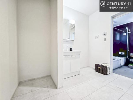 ���ʑ�E���ʏ� �O�ʋ��d�l�̐��ʏ��́A�g�����Ȃ݂����₷������I���͎��[�ɂȂ��Ă��܂��B�h���C���[�₨���ϓ����Еt������̂Ő��ʑ������X�b�L���ƌ����邱�Ƃ��o���܂��I