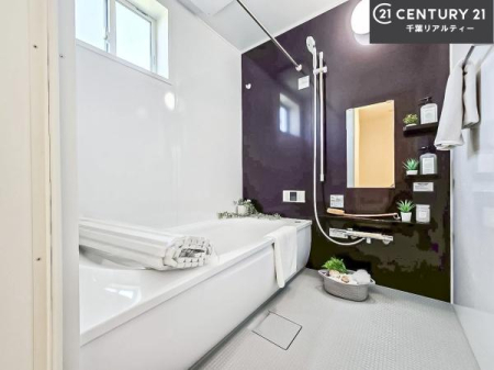 ���� �L�X�o�X�ň���̔������t���b�V���B�����L�΂���̂ŁA�����ɂ��������ƐZ����܂��ˁI���炩���Ȑ��Ő݌v����Ă��났�̂ЂƎ���L�Ӌ`�ɖ��킦��o�X���[���ł��B