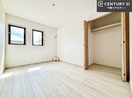 �q������ �V���v���Ƀf�U�C������Ă��邽�߁A�Ƌ��I�т܂���I
���C�ɓ���̉Ƌ��u���Ă��낰���Ԃ���邱�Ƃ��ł��܂��B
