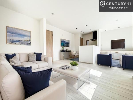 ���r���O �Ƌ��CG�p�[�X�ł��B�J�����̂���L�XLDK�I�\�t�@�[��_�C�j���O�e�[�u����u���Ă������ɂȂ�Ȃ��̂ŉ��K�ɉ߂����܂��I�R�~���j�P�[�V���������₷�����r���O�ł��I