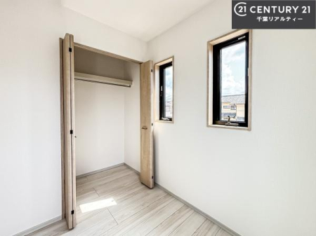 ���r���O�ȊO�̋��� ���[�X�y�[�X�����Ă��܂��I�������X�b�L�����ڂ��鎖���ł��܂��ˁB
�Ƌ��I�΂Ȃ��V���v���ȃf�U�C���ׁ̈A�Ƌ��I�΂����C�ɓ���̋�ԍ�肪�ł������ł��ˁB