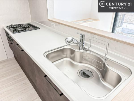 �L�b�`�� ���C�h�ȃV���N�ł��ˁI�������˂ɂ������������₷���Ǝ����y�X�d�l�̃V�X�e���L�b�`���ł��I
�f�U�C�����Ƌ@�\�������˂��L�b�`���Ő�����������܂��ˁI