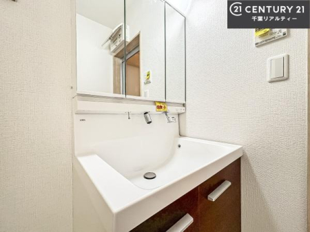 ���ʑ�E���ʏ� �O�ʋ��d�l�̐��ʏ��́A�g�����Ȃ݂����₷������I���͎��[�ɂȂ��Ă��܂��B�h���C���[�₨���ϓ����Еt������̂Ő��ʑ������X�b�L���ƌ����邱�Ƃ��o���܂��I