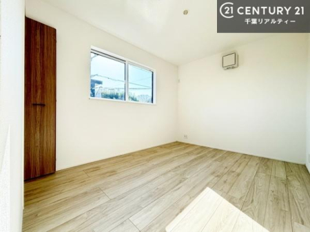 �Q�� ���[�X�y�[�X�����Ă��܂��I�������X�b�L�����ڂ��鎖���ł��܂��ˁB
�Ƌ��I�΂Ȃ��V���v���ȃf�U�C���ׁ̈A�Ƌ��I�΂����C�ɓ���̋�ԍ�肪�ł������ł��ˁB