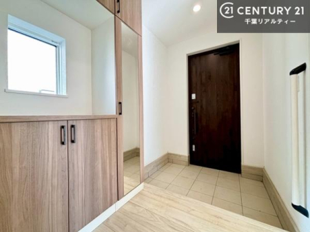 ���� �V���[�Y�{�b�N�X�t���Ȃ̂ŁA���ւ��Еt�����|�������₷���ł��I
�X�b�L���������ւŌ˂��J�����u�ԁA�������̂���S�n������Ԃ��o�}���Ă���܂��B