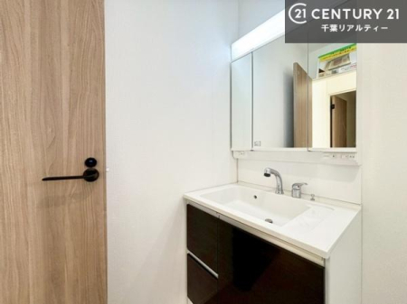 ���ʑ�E���ʏ� �O�ʋ��d�l�̐��ʏ��́A�g�����Ȃ݂����₷������I���͎��[�ɂȂ��Ă��܂��B�h���C���[�₨���ϓ����Еt������̂Ő��ʑ������X�b�L���ƌ����邱�Ƃ��o���܂��I