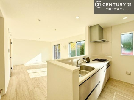 �L�b�`�� ��l�C�̑Ζʎ��V�X�e���L�b�`�����̗p���Ă��܂��I���Ƒ��̃R�~���j�P�[�V���������R�Ƒ�����݌v�ł��B
���q�l�ɂ��ڂ��͂��̂Ŋ������ł��ˁB�L�X�g���ĉ��K�ɍ�Ƃ��i�݂܂��B