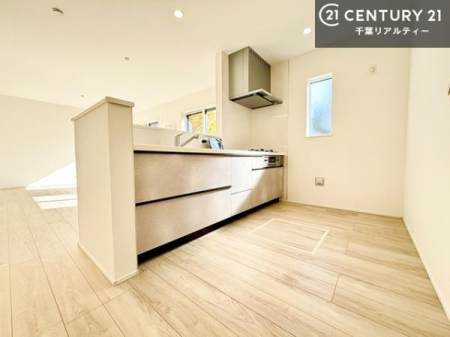 �L�b�`�� ��Ƃ肠�钲���X�y�[�X�ō�Ƃ����₷�����K�ȃL�b�`���ł��I
���q�l�ƈꏏ�ɂ��َq������y���߂�L�X�X�y�[�X�ł��B�y�����������ԂɂȂ肻���ł��ˁI