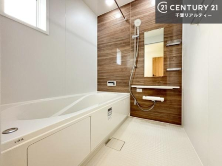 ���� ������Ƃ����������̂���o�X���[���I���K�ȃo�X�^�C��������܂��I
1���̔�����������Ɩ����Ă����f�G�ȃ����N�[�[�V������ԂɂȂ肻���ł��ˁB