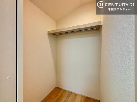 ���[ �E�H�[�N�C���N���[�[�b�g�t���ł��B��������̂��m���Ȃǂ����[���Ă��������ł��ˁI���ɂ���@�������ȂǋG�ߕ��̑傫�ȉƓd�����[�ł��܂��B