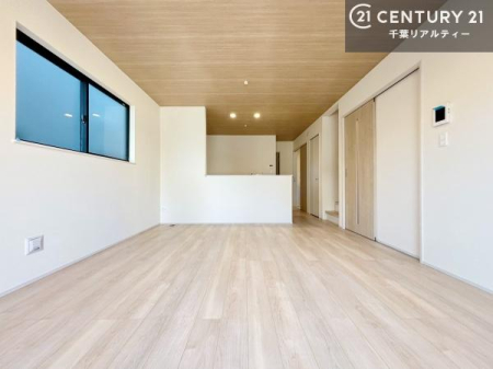 ���r���O �S�n�ǂ����r���O�͉Ƒ������R�ƏW�܂�܂��B�Ƒ��c�R�̎��Ԃ����������ł��B���Ƒ��ƁA����w�[���������Ԃ��߂��������ł��ˁB