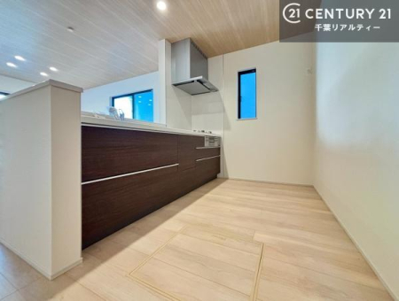 �L�b�`�� ��Ƃ肠�钲���X�y�[�X�ō�Ƃ����₷�����K�ȃL�b�`���ł��I
���q�l�ƈꏏ�ɂ��َq������y���߂�L�X�X�y�[�X�ł��B�y�����������ԂɂȂ肻���ł��ˁI