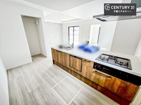 �L�b�`�� ��Ƃ肠�钲���X�y�[�X�ō�Ƃ����₷�����K�ȃL�b�`���ł��I
���q�l�ƈꏏ�ɂ��َq������y���߂�L�X�X�y�[�X�ł��B�y�����������ԂɂȂ肻���ł��ˁI