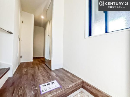 ���� �V���[�Y�{�b�N�X�t���Ȃ̂ŁA���ւ��Еt�����|�������₷���ł��I
�X�b�L���������ւŌ˂��J�����u�ԁA�������̂���S�n������Ԃ��o�}���Ă���܂��B