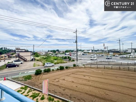 �Z�˂���̒��]�ʐ^ ������������Z��X�A���͂ɂ͍����������Ȃ��A�΂������󂪍L���J����������܂��I
�z�����傫���Ղ��邱�Ƃ�����܂���B�C�����̗ǂ������ʂ蔲����X���݂ł��B