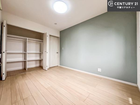 �Q�� �V���v���Ƀf�U�C������Ă��邽�߁A�Ƌ��I�т܂���I
���C�ɓ���̉Ƌ��u���Ă��낰���Ԃ���邱�Ƃ��ł��܂��B