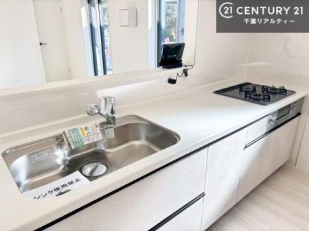 �L�b�`�� ��l�C�̑Ζʎ��V�X�e���L�b�`�����̗p���Ă��܂��I���Ƒ��̃R�~���j�P�[�V���������R�Ƒ�����݌v�ł��B
���q�l�ɂ��ڂ��͂��̂Ŋ������ł��ˁB�L�X�g���ĉ��K�ɍ�Ƃ��i�݂܂��B