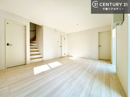 ���r���O �D�����z���܂肪���r���O����ł���ċ��S�n�̗ǂ���Ԃ����o���Ă���܂��I
���R�ƉƑ����W����b��������S�n�悢��ԁI