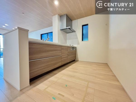 �L�b�`�� ��Ƃ肠�钲���X�y�[�X�ō�Ƃ����₷�����K�ȃL�b�`���ł��I
���q�l�ƈꏏ�ɂ��َq������y���߂�L�X�X�y�[�X�ł��B�y�����������ԂɂȂ肻���ł��ˁI