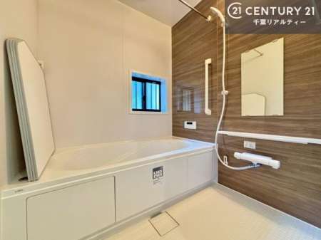 ���� ������Ƃ����������̂���o�X���[���I���K�ȃo�X�^�C��������܂��I
1���̔�����������Ɩ����Ă����f�G�ȃ����N�[�[�V������ԂɂȂ肻���ł��ˁB