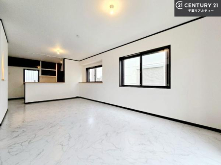 ���r���O �S�n�ǂ����r���O�͉Ƒ������R�ƏW�܂�܂��B�Ƒ��c�R�̎��Ԃ����������ł��B���Ƒ��ƁA����w�[���������Ԃ��߂��������ł��ˁB���邭�J���I�ȋ�Ԃł��B