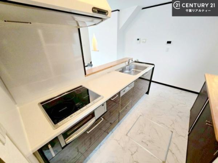 �L�b�`�� ��l�C�̑Ζʎ��V�X�e���L�b�`�����̗p���Ă��܂��I���Ƒ��̃R�~���j�P�[�V���������R�Ƒ�����݌v�ł��B
���q�l�ɂ��ڂ��͂��̂Ŋ������ł��ˁB�L�X�g���ĉ��K�ɍ�Ƃ��i�݂܂��B