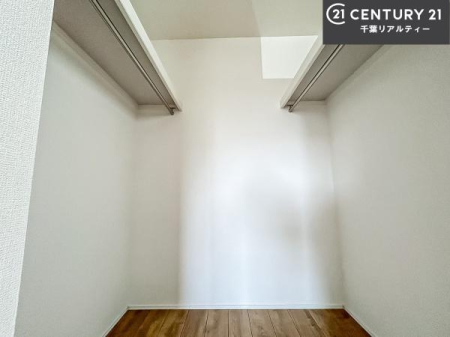 ���[ �E�H�[�N�C���N���[�[�b�g�t���ł��B��������̂��m���Ȃǂ����[���Ă��������ł��ˁI���ɂ���@�������ȂǋG�ߕ��̑傫�ȉƓd�����[�ł��܂��B