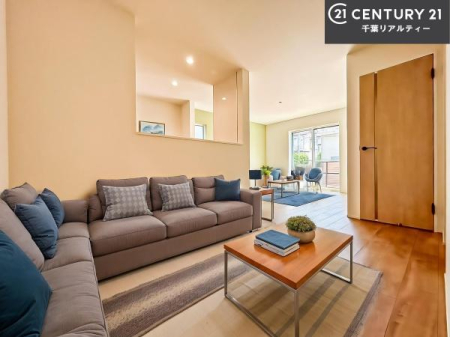 ���r���O �Ƌ��CG�p�[�X�ł��B�J�����̂���L�XLDK�I�\�t�@�[��_�C�j���O�e�[�u����u���Ă������ɂȂ�Ȃ��̂ŉ��K�ɉ߂����܂��I
�R�~���j�P�[�V���������₷�����r���O�ł��I
