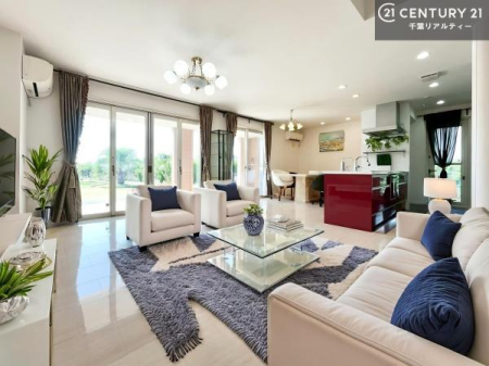 ���r���O �Ƌ��CG�p�[�X�ł��B��؂ȉƑ����W�܂邩�炱��LDK�ɂ͂�����肽���B
�q�����������C�ɏ΂��Ȃ��瑖�����Ă���p�����������u�L���Ƃɂ��ėǂ������v�Ǝv���u�Ԃł��B