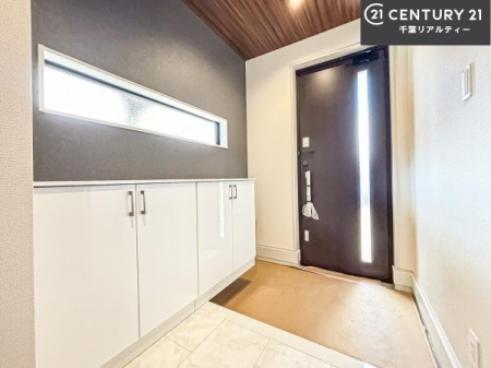 ���� �V���[�Y�{�b�N�X�t���Ȃ̂ŁA���ւ��Еt�����|�������₷���ł��I
�X�b�L���������ւŌ˂��J�����u�ԁA�������̂���S�n������Ԃ��o�}���Ă���܂��B