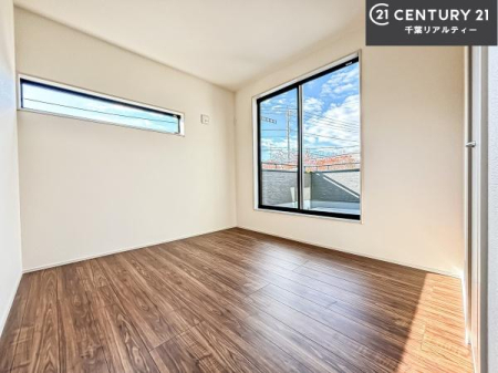 �m�� �o���R�j�[�ɖʂ��Ă���m���ł��B���邭�����肪����A���C����������ł��܂��I���N���āA�O�ɏo�Ĕw�L�т����[�ċz�����ǂ������}������邱�Ƃ��ł��܂��B