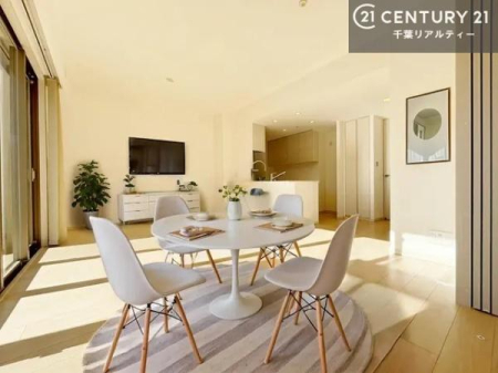 ���r���O �Ƌ��CG�p�[�X�ł��B�D�����z���܂肪���r���O����ł���ċ��S�n�̗ǂ���Ԃ����o���Ă���܂��I
���났�̎��Ԃ��߂����܂��I