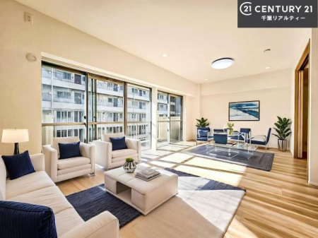 ���r���O �Ƌ��CG�p�[�X�ł��B��؂ȉƑ����W�܂邩�炱��LDK�ɂ͂�����肽���B
�q�����������C�ɏ΂��Ȃ��瑖�����Ă���p�����������u�L���Ƃɂ��ėǂ������v�Ǝv���u�Ԃł��B