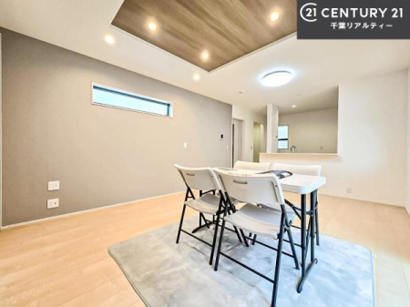 ���r���O �S�n�ǂ����r���O�͉Ƒ������R�ƏW�܂�܂��B�Ƒ��c�R�̎��Ԃ����������ł��B���Ƒ��ƁA����w�[���������Ԃ��߂��������ł��ˁB���邭�J���I�ȋ�Ԃł��B