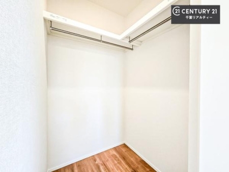 ���[ �E�H�[�N�C���N���[�[�b�g�t���ł��B��������̂��m���Ȃǂ����[���Ă��������ł��ˁI���ɂ���@�������ȂǋG�ߕ��̑傫�ȉƓd�����[�ł��܂��B