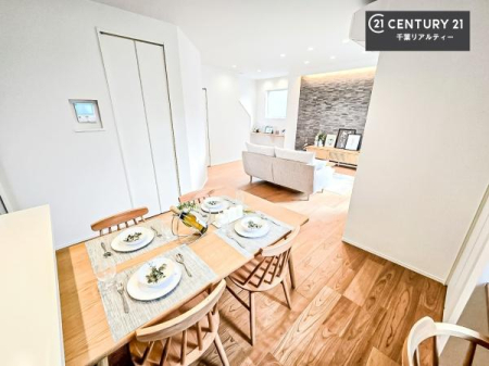 ���r���O �S�n�ǂ����r���O�͉Ƒ������R�ƏW�܂�܂��B�Ƒ��c�R�̎��Ԃ����������ł��B���Ƒ��ƁA����w�[���������Ԃ��߂��������ł��ˁB