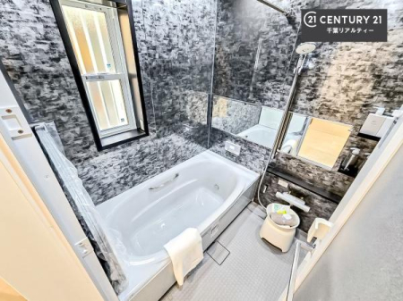 ���� �������������l�̕��͋C�̃o�X���[���́A�V�b�N�ȃf�U�C���Ńo�X�^�C�����[���I
���d���撣���Ă��邲�J���ɂ��D�݂̓����̓����܂����āA�y����ł݂Ă͂������ł��傤���H�y���n�̔���J�Ò��z