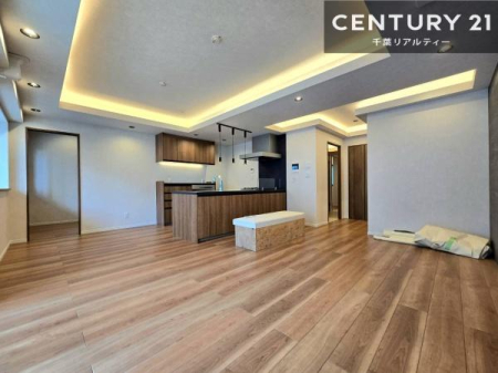 ���r���O �傫�ȑ����炽���Ղ�̗z���������閾�邢���r���O�B�J�����̂��郊�r���O�ŉƑ��c���̂��났�̎��Ԃ��߂����܂��B