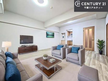 ���r���O �Ƌ��CG�p�[�X�ł��B��؂ȉƑ����W�܂邩�炱��LDK�ɂ͂�����肽���B
�q�����������C�ɏ΂��Ȃ��瑖�����Ă���p�����������u�L���Ƃɂ��ėǂ������v�Ǝv���u�Ԃł��B