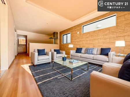 ���r���O �Ƌ��CG�p�[�X�ł��B��؂ȉƑ����W�܂邩�炱��LDK�ɂ͂�����肽���B
�q�����������C�ɏ΂��Ȃ��瑖�����Ă���p�����������u�L���Ƃɂ��ėǂ������v�Ǝv���u�Ԃł��B