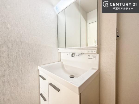 ���ʑ�E���ʏ� �O�ʋ��d�l�̐��ʏ��́A�g�����Ȃ݂����₷������I���͎��[�ɂȂ��Ă��܂��B�h���C���[�₨���ϓ����Еt������̂Ő��ʑ������X�b�L���ƌ����邱�Ƃ��o���܂��I