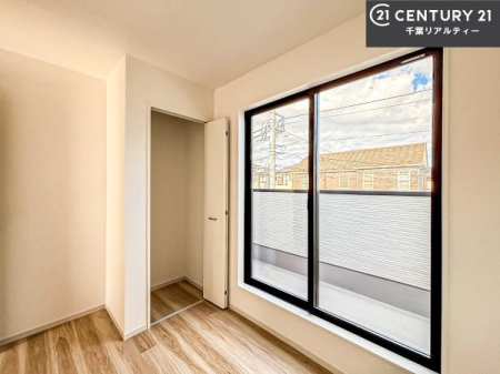 �m�� �o���R�j�[�ɖʂ��Ă���m���ł��B���邭�����肪����A���C����������ł��܂��I���N���āA�O�ɏo�Ĕw�L�т����[�ċz�����ǂ������}������邱�Ƃ��ł��܂��B