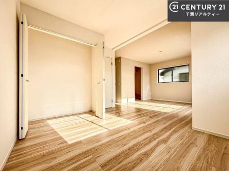 �Q�� �V���v���Ƀf�U�C������Ă��邽�߁A�Ƌ��I�т܂���I
���C�ɓ���̉Ƌ��u���Ă��낰���Ԃ���邱�Ƃ��ł��܂��B