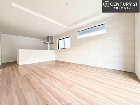 ���r���O �傫�ȑ����炽���Ղ�̗z���������閾�邢���r���O�B�J�����̂��郊�r���O�ŉƑ��c���̂��났�̎��Ԃ��߂����܂��B