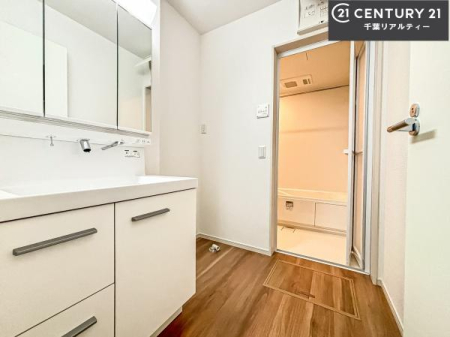 ���ʑ�E���ʏ� �g�Ȃ�𐮂�����ʏ��́A���������厖�ł��I������̐������̂��镵�͋C�����o�I�C�����悭���g�����������܂��B�L�X�����X�y�[�X���������ł��ˁI
